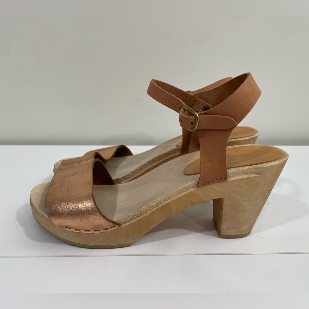 Bryr‎ clogs two tone gold and taupe size 8